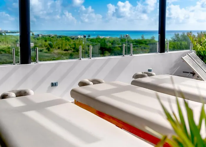 Modern & Cozy With Rooftop Pool & Gym Apartment Playa del Carmen