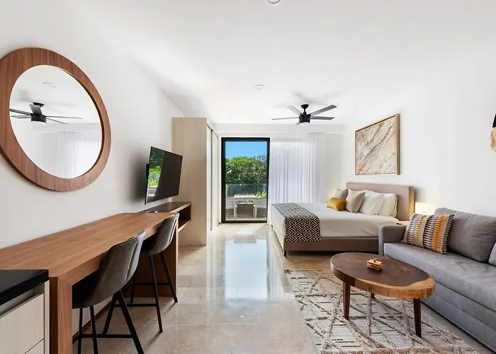 Modern & Cozy With Rooftop Pool & Gym Apartment *