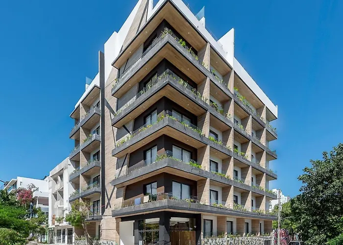 Modern & Cozy With Rooftop Pool & Gym