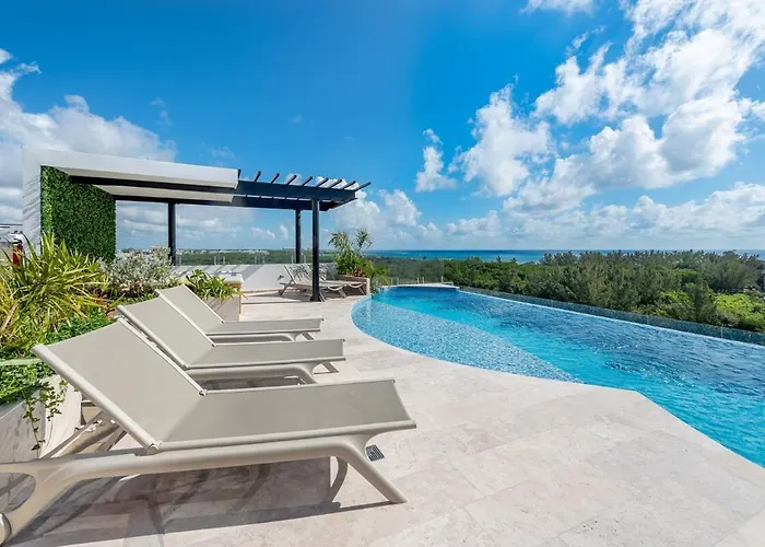 Modern & Cozy With Rooftop Pool & Gym Playa del Carmen