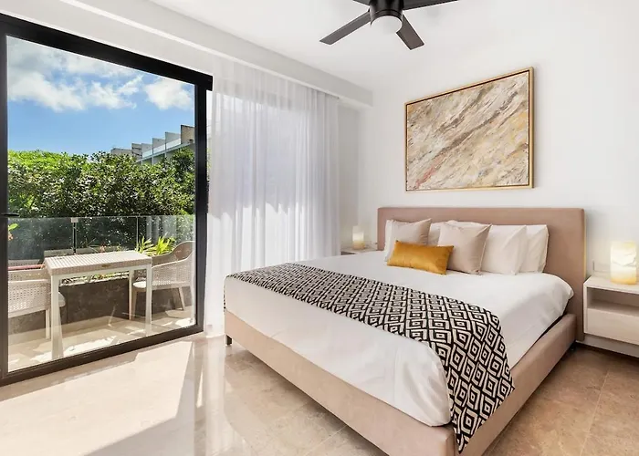 Modern & Cozy With Rooftop Pool & Gym Apartment