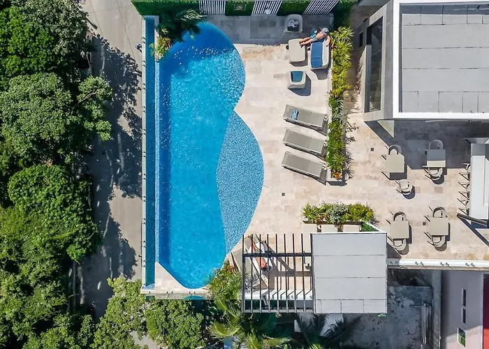 Modern & Cozy With Rooftop Pool & Gym Playa del Carmen