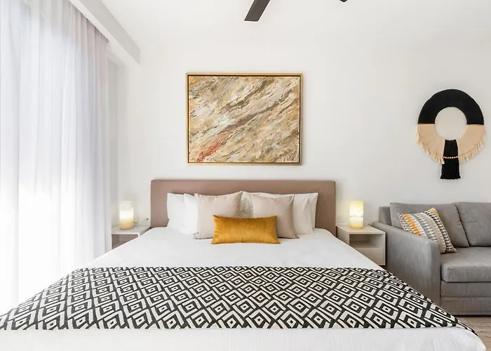 Modern & Cozy With Rooftop Pool & Gym Playa del Carmen